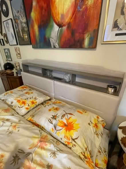 Photo of free Queen Bed p/u (Hallandale Beach Blvd and US1) #1