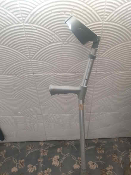 Photo of free Single Crutch (DA1) #1
