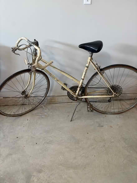 Photo of free Vintage women’s Fuji bicycle (Edge of Plain City/Dublin) #1