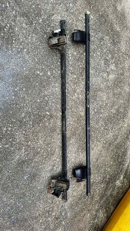 Photo of free Thule roof bars (Woodbury near tv tower) #1