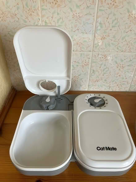 Photo of free Automatic cat feeder (Seaside BN22) #1