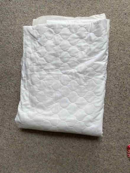 Photo of free King size white mattress cover (Lindfield RH16) #1