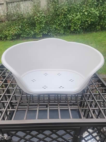 Photo of free Dog bed - medium size (HR9 5QX) #1