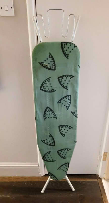 Photo of free ironing board (Morden (near Ravensbury Park)) #1