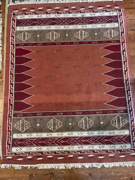 Photo of free Lovely rug (TW12 - Hampton Hill) #1