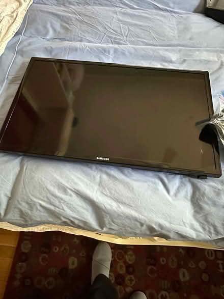 Photo of free NOT SMART TVs (Greenfield Ave in San Anselmo) #2