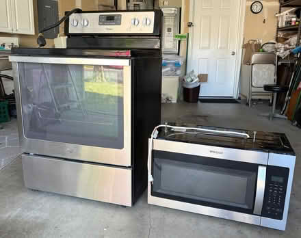 Photo of free Whirlpool Stove and microwave (Lakeland Hills) #1