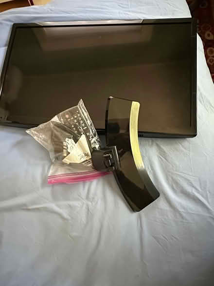 Photo of free NOT SMART TVs (Greenfield Ave in San Anselmo) #1