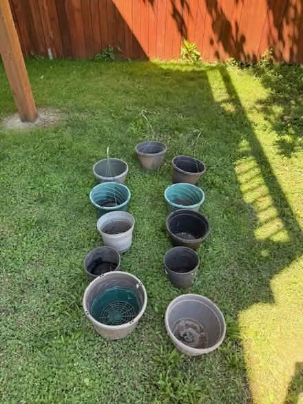 Photo of free Plasic planters/hanging baskets (inner N/NE Portland) #1