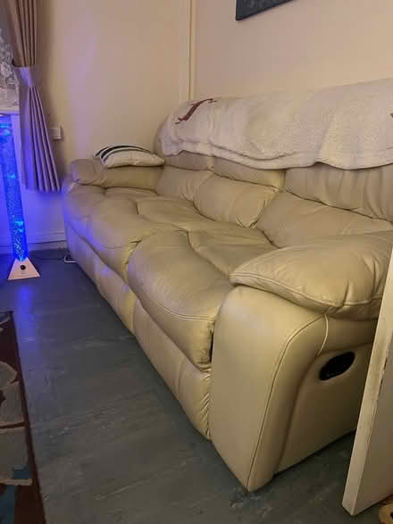 Photo of free Leather sete and chair recliner (B258yb) #1