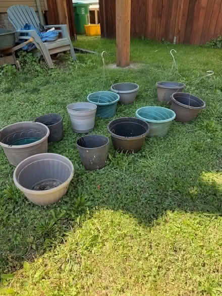 Photo of free Plasic planters/hanging baskets (inner N/NE Portland) #3
