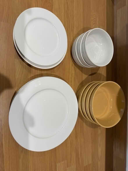 Photo of free Plates & bowls (Bricknells Meadow OX28) #1