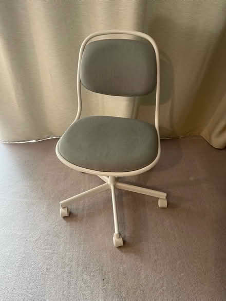 Photo of free Desk chair, grey (Oakes HD3) #1