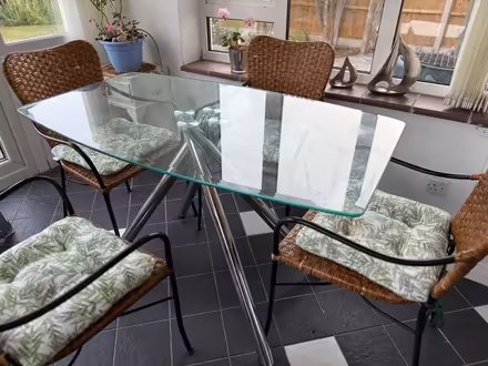 Photo of free Glass dining room table. (Felpham PO22) #2