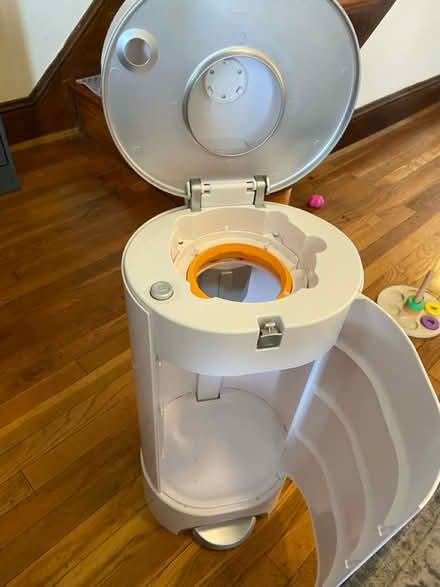 Photo of free Diaper pail (NE DC 20018) #2