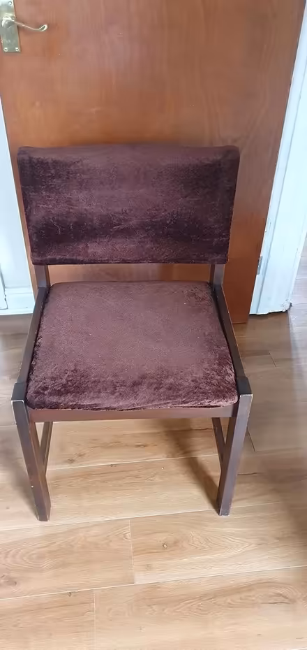 Photo of free 6 dining chairs (LE3 near Western park) #1