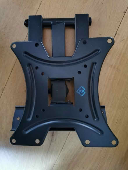 Photo of free Extending TV wall bracket. (The Nurserylands TW12) #1