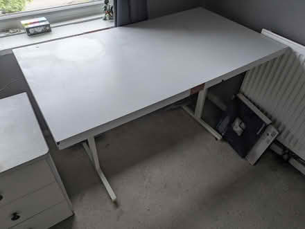 Photo of free White desk (Berkhamsted HP4) #2