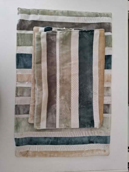 Photo of free 2 x cushion covers (Nr Horlicks, Slough SL1) #1