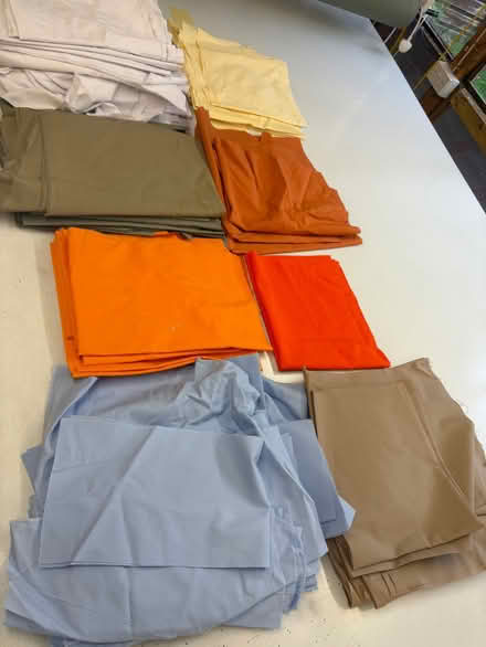 Photo of free Fabric remnants in assorted coloured polyester cotton (Devoran TR11) #2