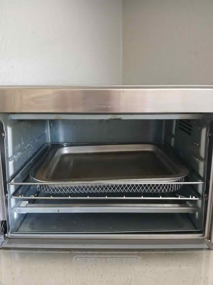 Photo of free Colcho kig y un tostador bueno (548 alden st) #1
