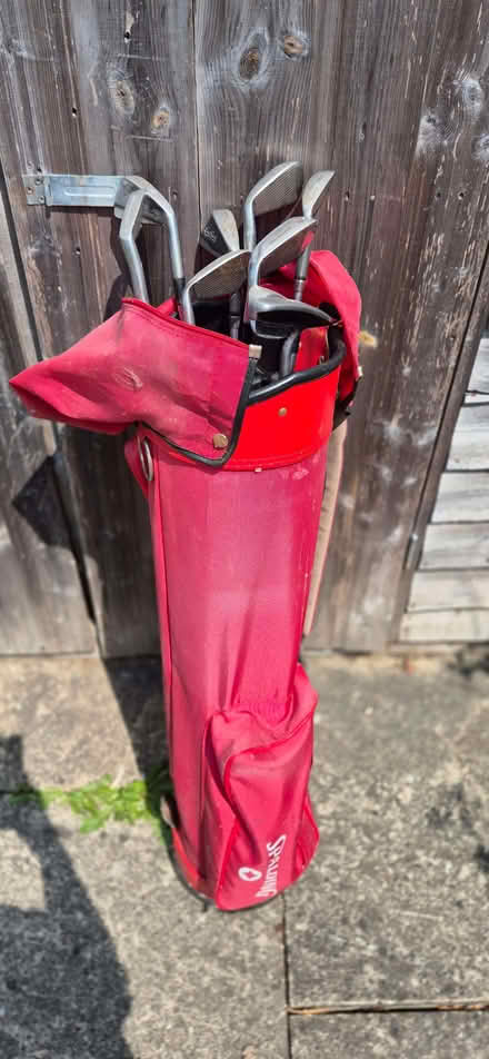 Photo of free golf clubs and bag (Emmer Green RG4) #1