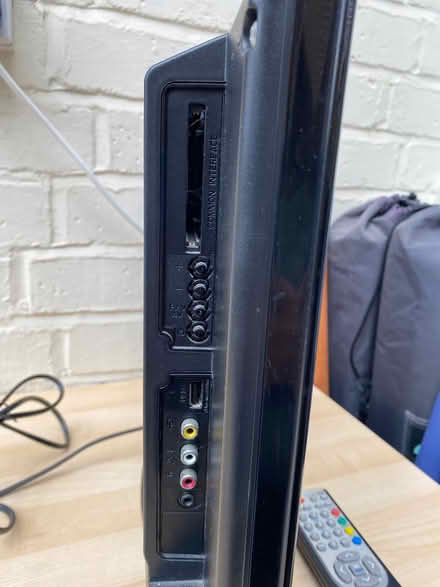 Photo of free Small Toshiba tv with built in dvd player (not a smart tv) (Barrow upon Soar LE12) #2