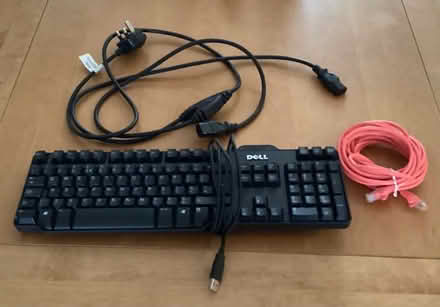 Photo of free Dell keyboard and some cables (Croxteth L12) #1
