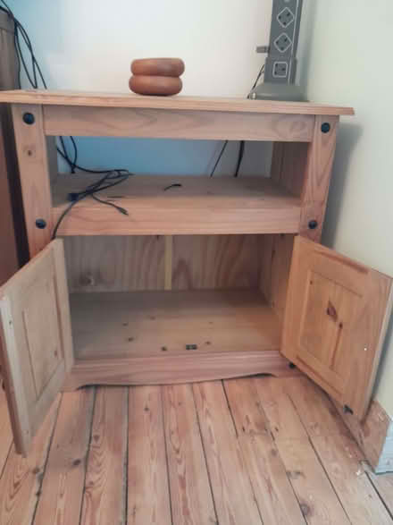 Photo of free TV Stand (DA8) #2
