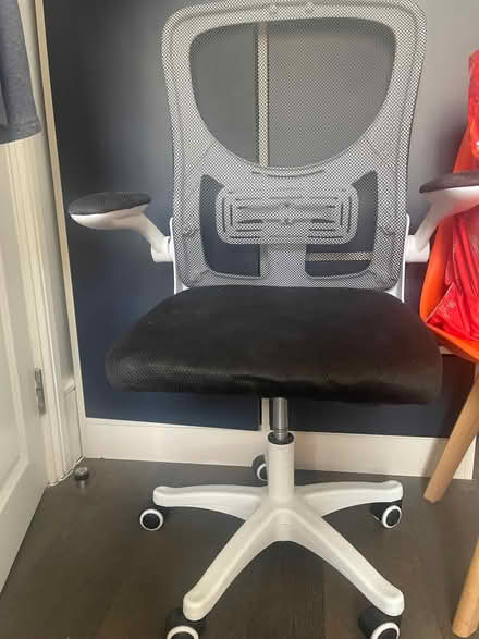 Photo of free Desk, chair, lamps (bayswater W2) #4