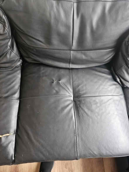 Photo of free Sofa (Mk63dh) #4