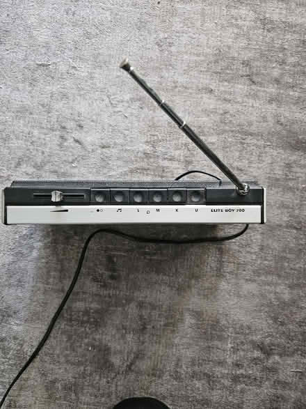 Photo of free Radio, old radio all works see pics (GU21) #4