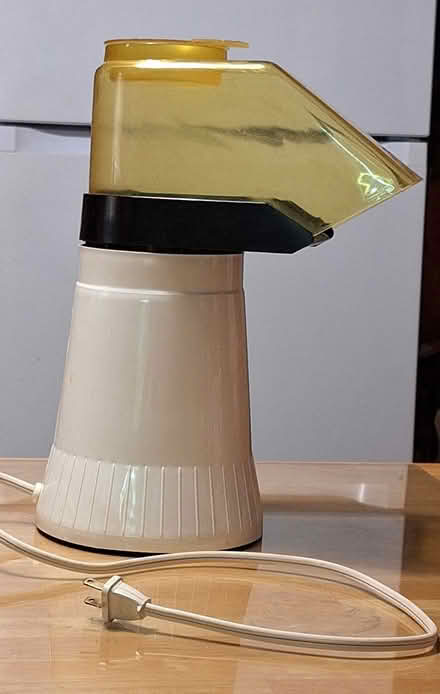 Photo of free air popcorn popper (Davis/Teele Square area) #1