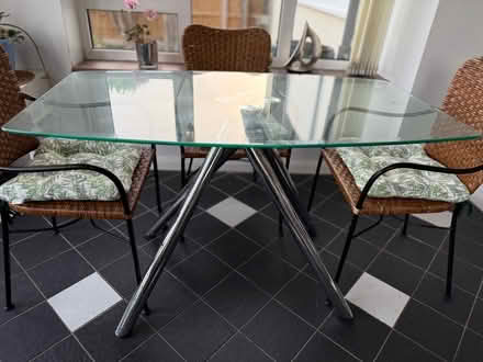 Photo of free Glass dining room table. (Felpham PO22) #1