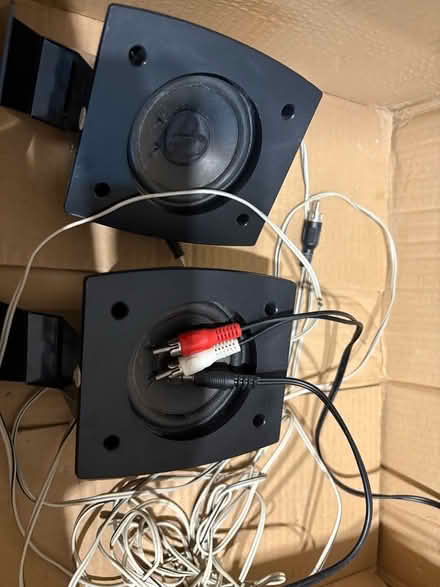 Photo of free 2.1 Speaker and Subwoofer Set (Kempston MK42) #2