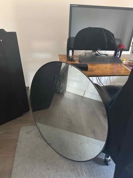 Photo of free Round wall mirror (Bricknells Meadow OX28) #1