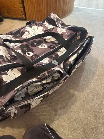 Photo of free Holdall on wheels (Hitchin (South)) #3