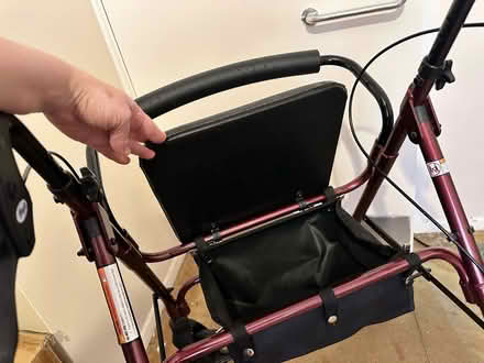Photo of free Mobility walker with wheels (LU5 5HX) #2