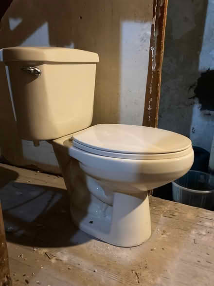 Photo of free American Standard toilet (Brooklyn—park slope 11215) #1