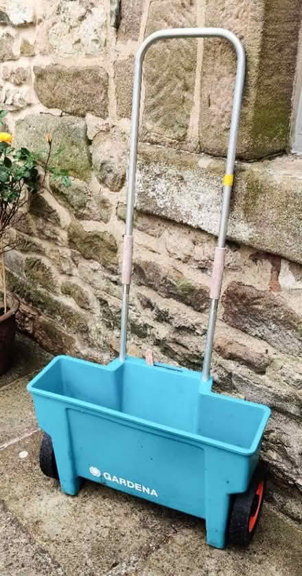 Photo of free Garden spreader for seed or granules (Winster DE4) #1