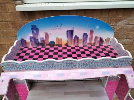 Photo of free Large dolls house (B47) #2
