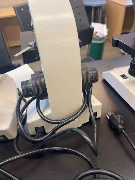 Photo of free 25 compound microscopes (Prospect Heights) #2