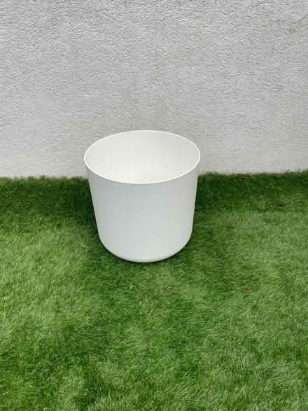 Photo of free Indoor plant pot (Balham SW12) #1