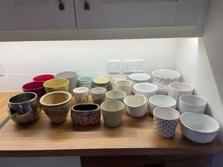 Photo of free Box of 24 ceramic pots (Cargacreevy BT27) #1