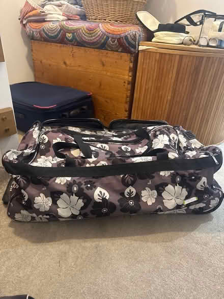 Photo of free Holdall on wheels (Hitchin (South)) #1