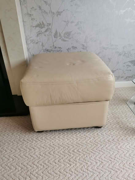 Photo of free Pouffe cream (Brandwood End B14) #1