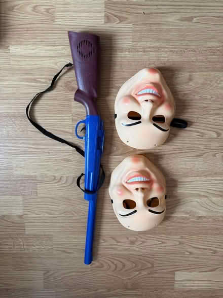 Photo of free mask, toy gun badminton racquets (Tottenham N13) #3