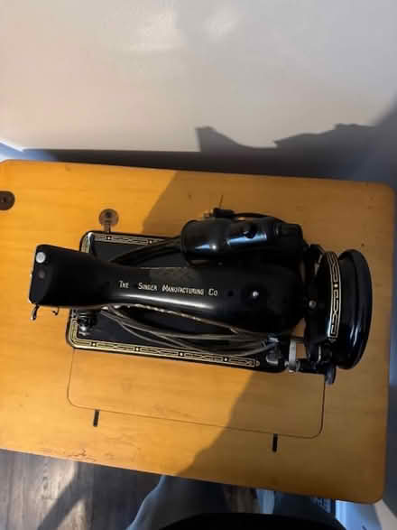 Photo of free Vintage Singer sewing machine (Bloomfield Hills) #3