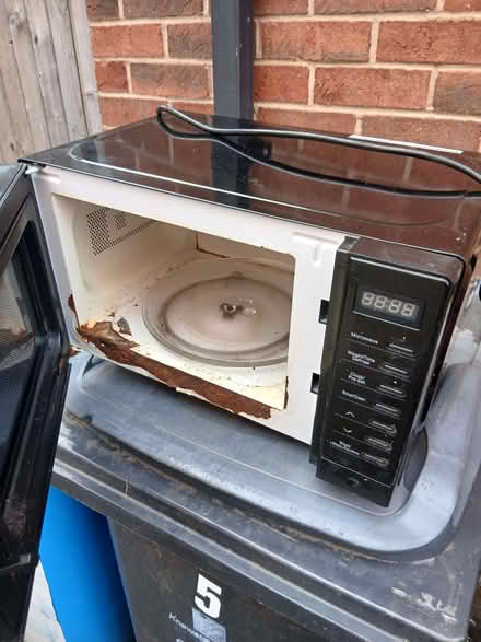 Photo of free Microwave Oven (Halewood L26) #3