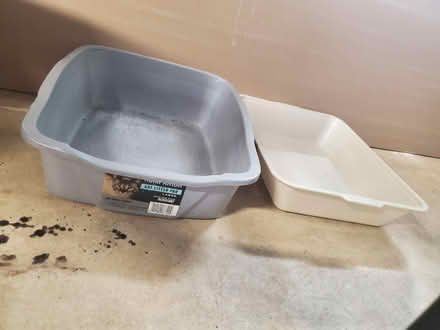 Photo of free Litter boxes (Sun valley glen burnie) #1
